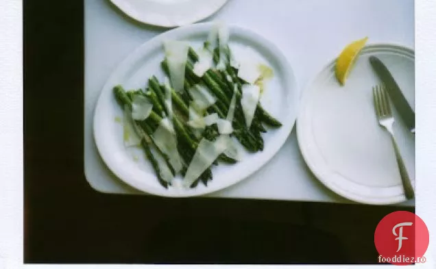 Sparanghel Prăjit Cu Cremă De Nucă Și Pecorino