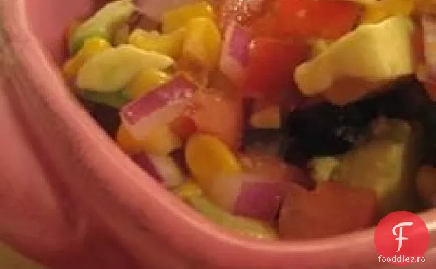 Salsa de roșii, porumb și Avocado