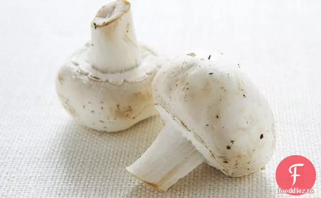 Sparanghel cu sos de ciuperci