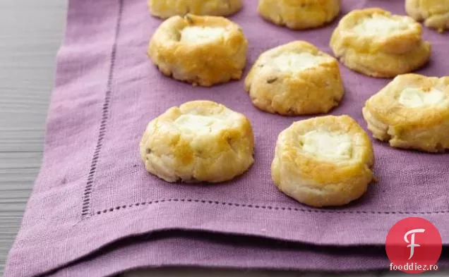 Biscuiți Cu Brânză De Capră Cu Gin De Lavandă