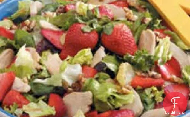 Salată De Pui Cu Căpșuni