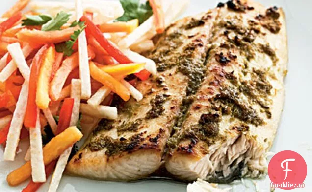 Macrou smucit cu salată de Papaya