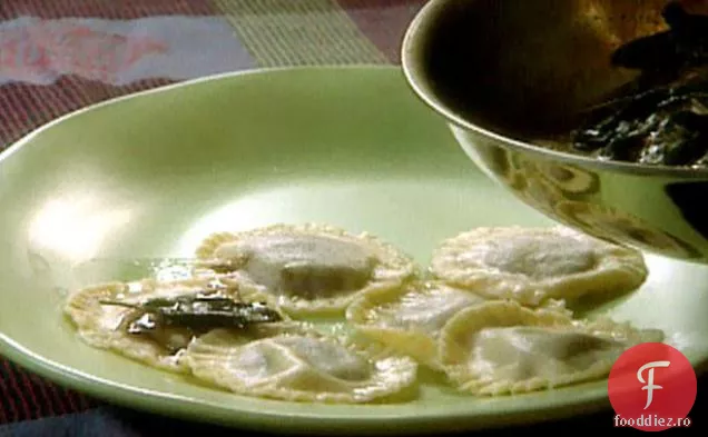 Ravioli de dovleac cu unt brun salvie și ciocolată dulce-amăruie