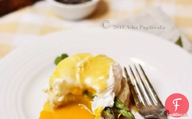 Ouă Benedict (biscuiți de cimbru de casă, sparanghel, ou Poșat A