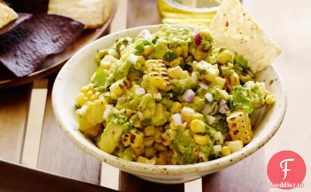 Guacamole de porumb carbonizat cu chipsuri de porumb