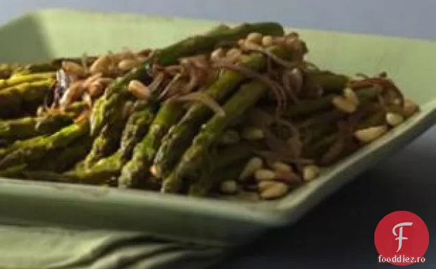Sparanghel Prăjit Cu Nuci De Pin