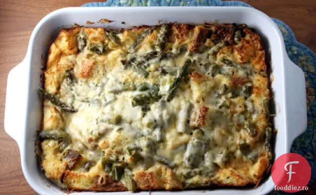 Sparanghel Și Budincă De Pâine De Praz Caramelizată