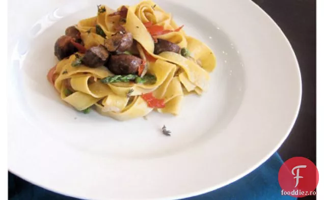 Pappardelle Cu Ciuperci Cremoase Și Sparanghel