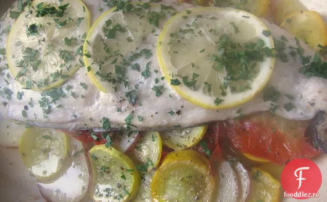 Macrou Prăjit Cu Cartofi Și Dovlecei Galbeni