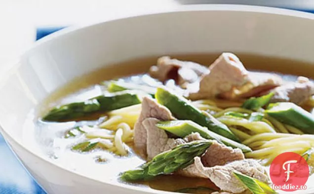 Supă chineză de porc și sparanghel