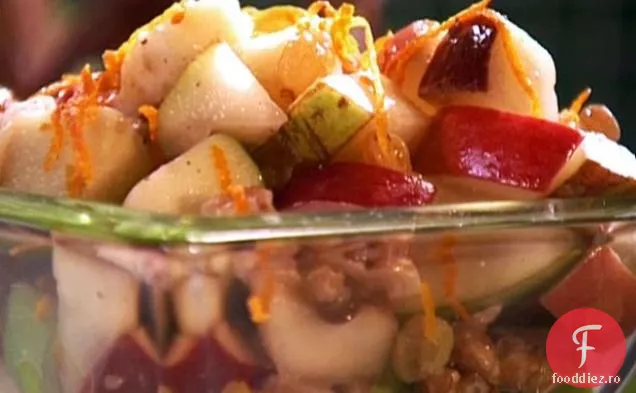 Salată de mere, pere și nuci