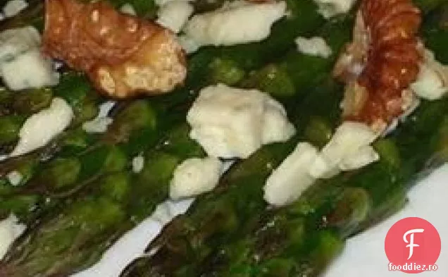 Sparanghel Cu Gorgonzola Și Nuci Prăjite