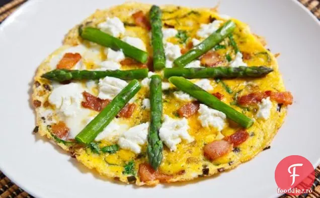 Omletă cu ramă și slănină cu sparanghel și brânză de capră