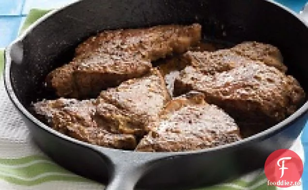 Friptură De Mușchi Cu Cartofi Prăjiți Și Sparanghel