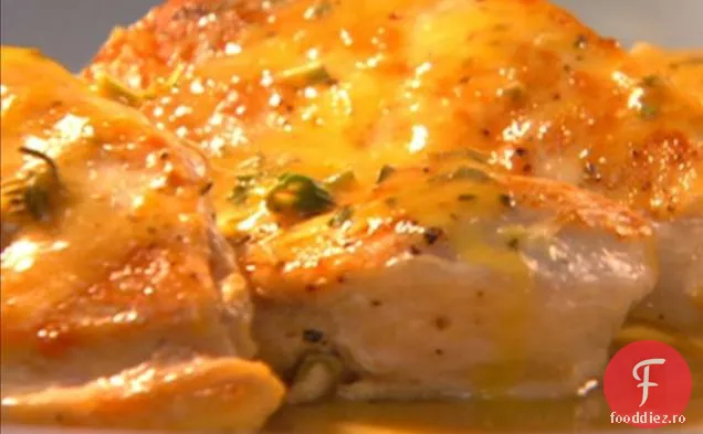 Pui cu sos de portocale-salvie cu brânză de ierburi-răsuciri de pâine umplute