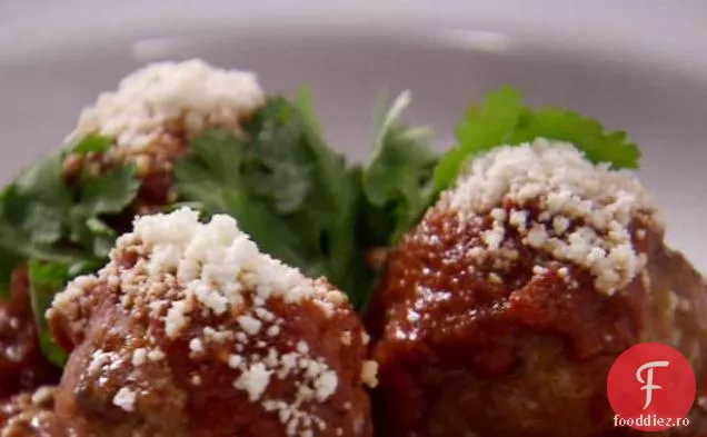 Chiftele mexicane cu sos roșu de roșii Chile și Queso Fresco