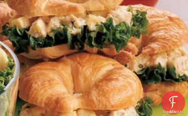 Cornuri Cu Salată De Pui