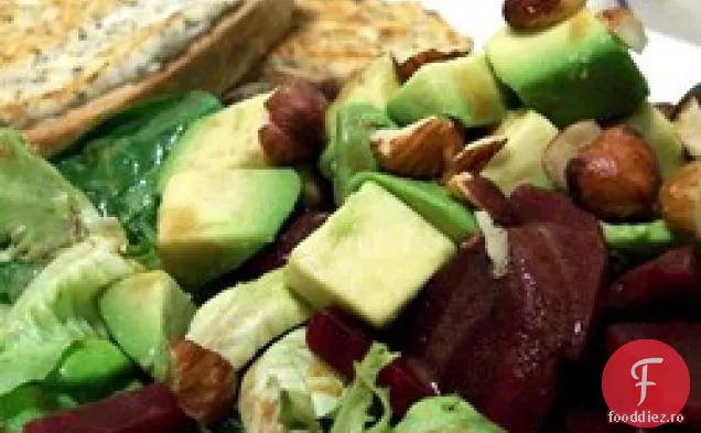 Salată de Avocado, sfeclă și rucola cu tartină Chevre