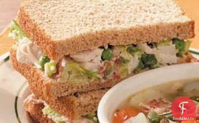 Sandvișuri Cu Salată De Curcan