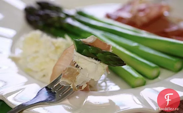 Sulițe De Sparanghel Cu Burrata Și Prosciutto