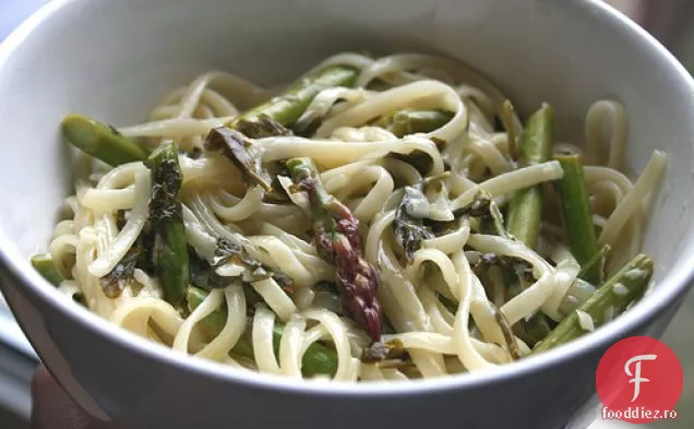Asparagus, Vin Alb Și CR Aproxumme Fra Aprox. Che Linguini