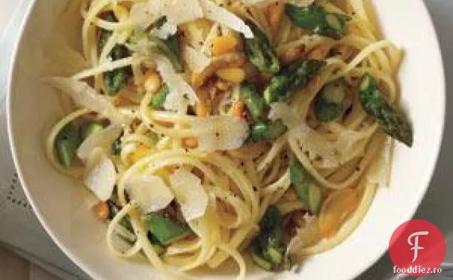 Linguine Cu Sparanghel Și Nuci De Pin