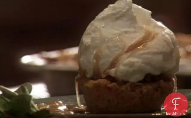 Plăcinte individuale cu Pecan cu sos dulce de Caramel de ceai