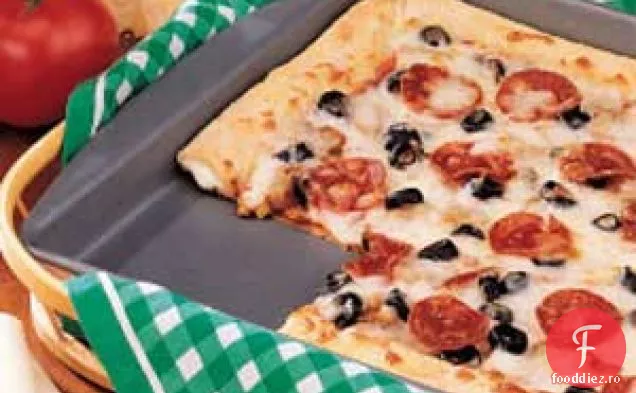 Pizza cu crustă umplută