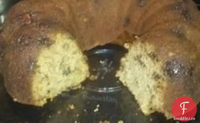 Banana nuc Chocolate Chip Bundt Cake (versiune cu zahăr inferior)