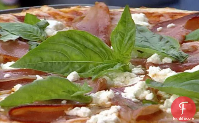 Pizza cu prosciutto și brânză de capră