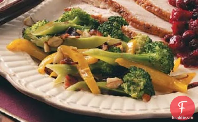 Amestec De Broccoli Cu Bacon Și Migdale