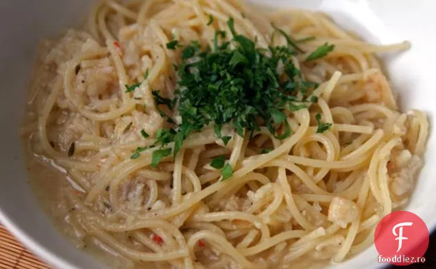 Cina în seara asta: Spaghete cu cimbru-piure de țelină Chile