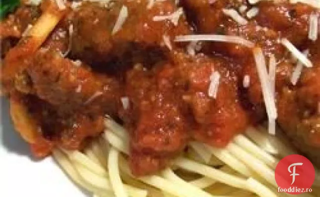 Spaghete Cu sos de roșii și cârnați