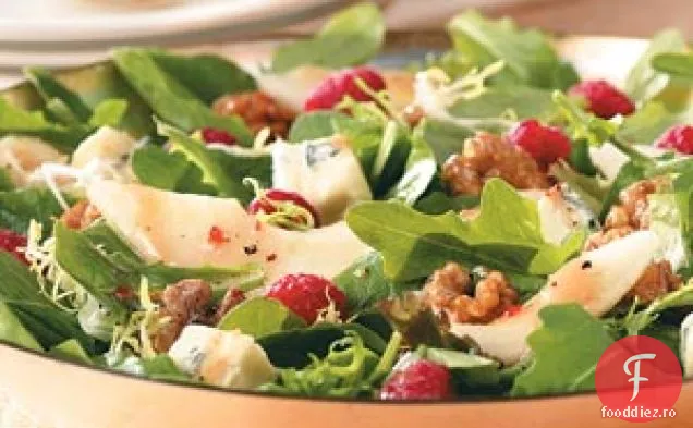 Salată de pere de zmeură cu nuci glazurate