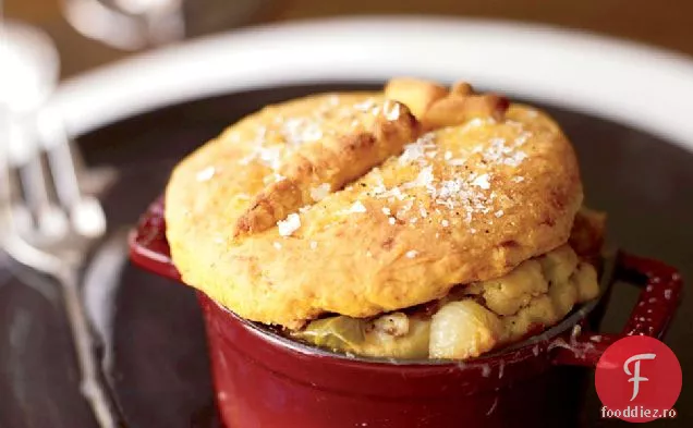 Potpies de legume cu biscuiți de cartofi dulci