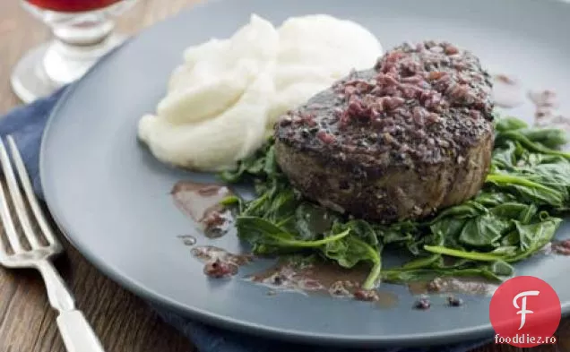 Ziua Tatălui Piper Crusted Filet Mignon Rețetă