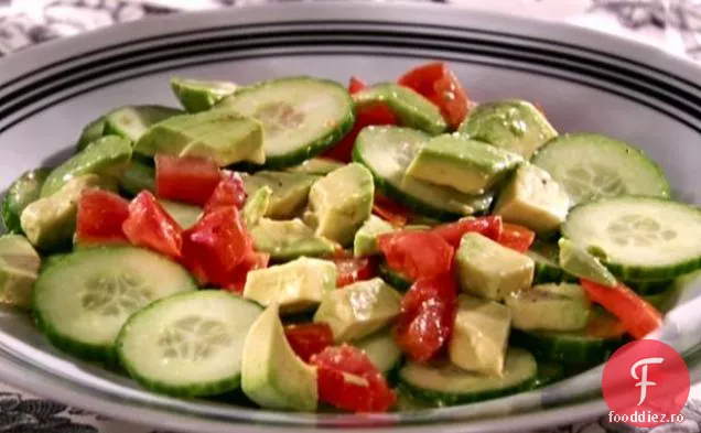 Salată de castraveți-roșii-Avocado cu vinetă de Tequila-Lime