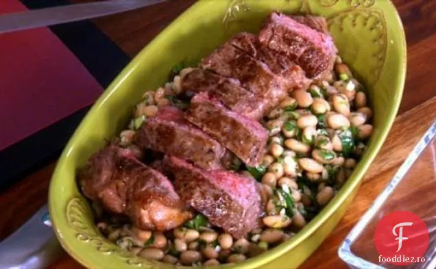 Salată caldă de fasole albă și friptură
