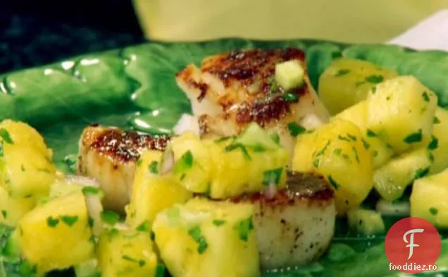 Scoici prăjite cu salsa de ananas-castraveți