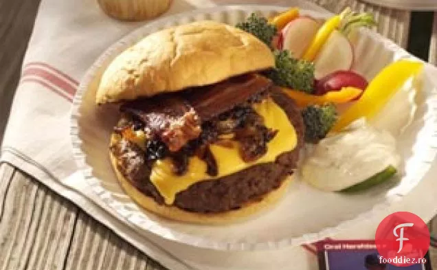 Burgeri Caramelizați Cu Ceapă Și Slănină