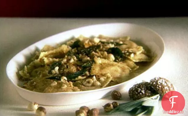 Ravioli de dovleac cu salvie și alune prăjite