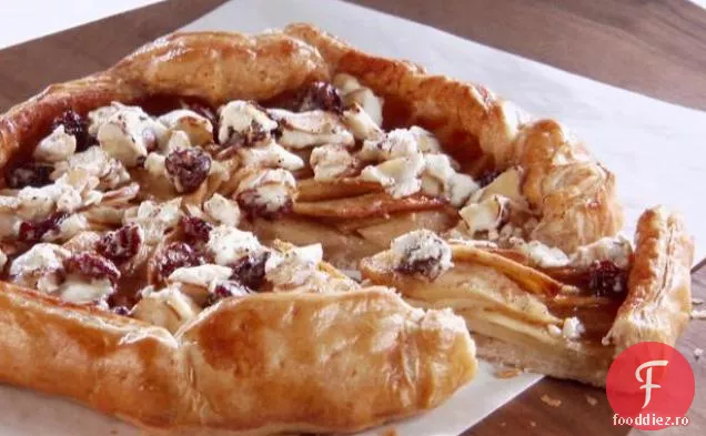Galette de mere cu brânză de capră, vișine și Topping de migdale