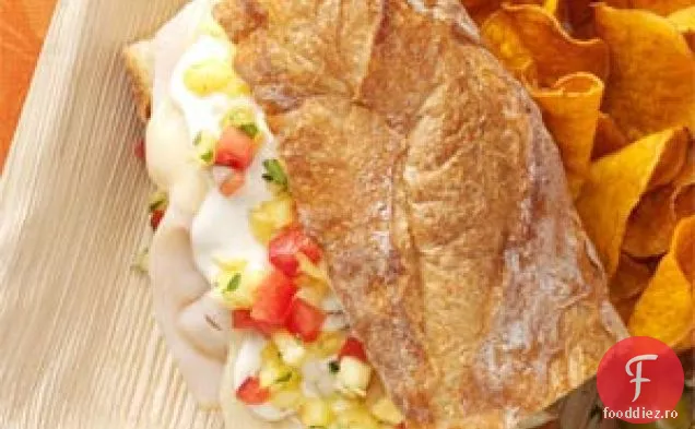 Sandwich de curcan cu salsa de ananas