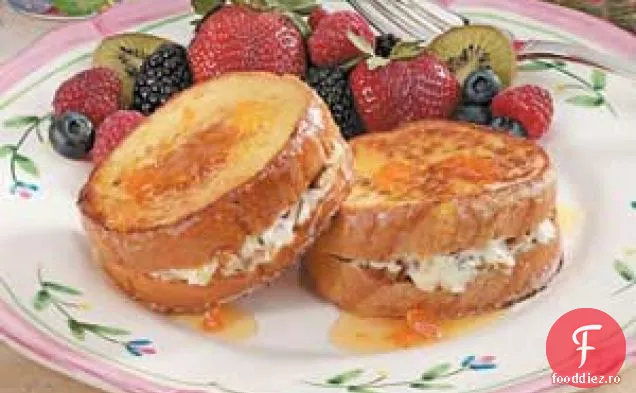 Toast francez umplut cu sirop de caise