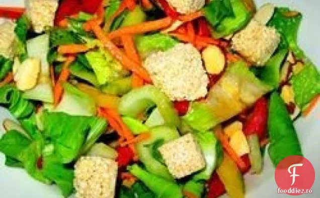 Salată Asiatică de migdale și bebeluși Bok Choy