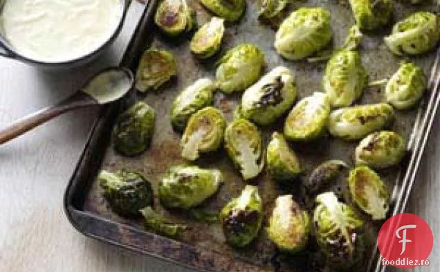 Varză de Bruxelles prăjită cu usturoi cu sos de muștar