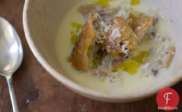 Rețeta de supă de usturoi a lui Richard Olney