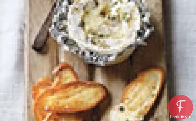 Camembert la cuptor cu cimbru și usturoi