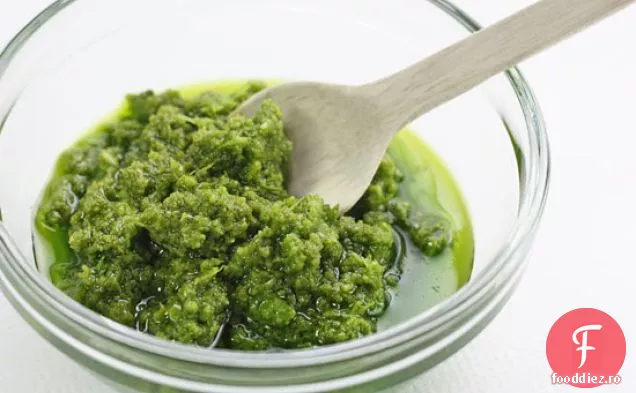 Pesto De Busuioc Cu Scape De Usturoi