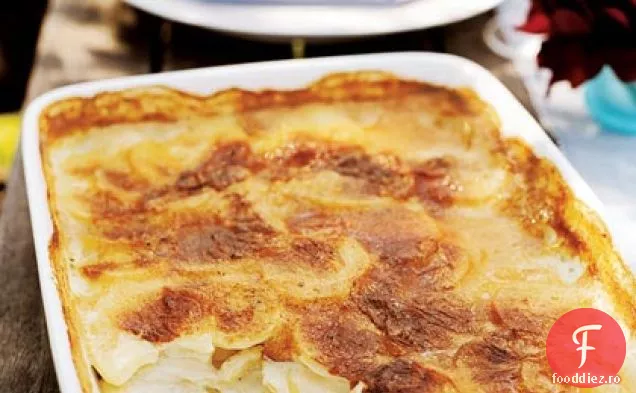 Gratin cremos de cartofi cu chimen și usturoi